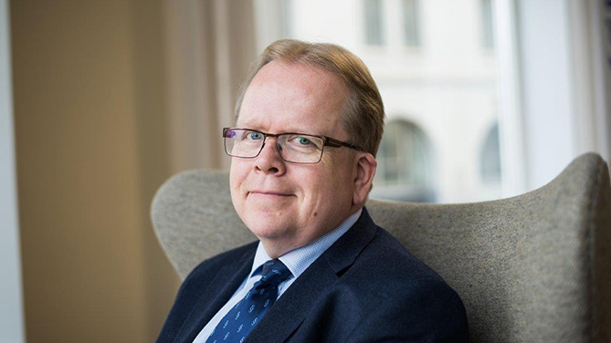 Valokuva oikeusministeriön kansliapäällikkö Pekka Timosesta.